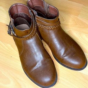 Women’s wide width Booties